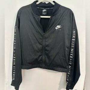 Nike Air Cropped Windbreaker Jacket Black Logo
Sleeve Lightweight Size L